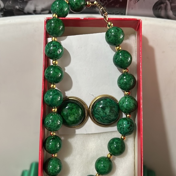 BEAUTIFUL! GREEN MALACHITE NECKLACE & EARRINGS SET - Picture 5 of 9